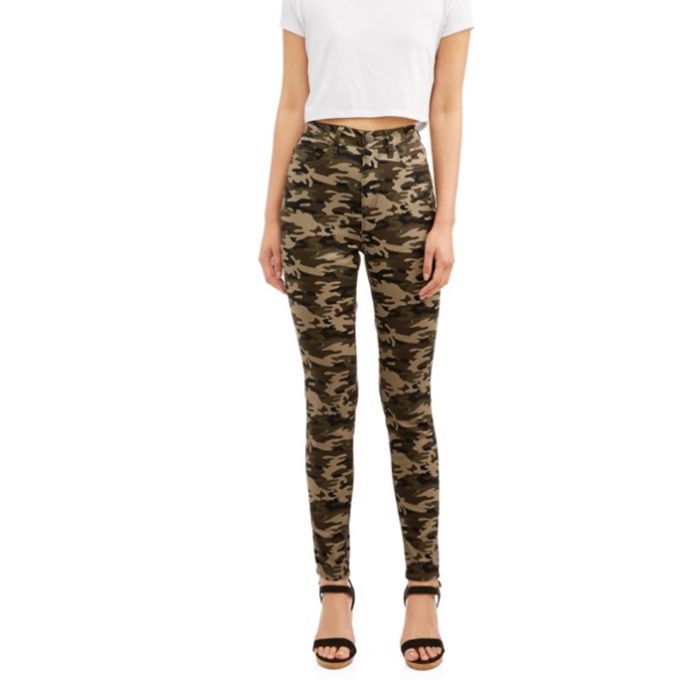 💵🎁 No Boundaries High Rise Camo Skinny Jeans